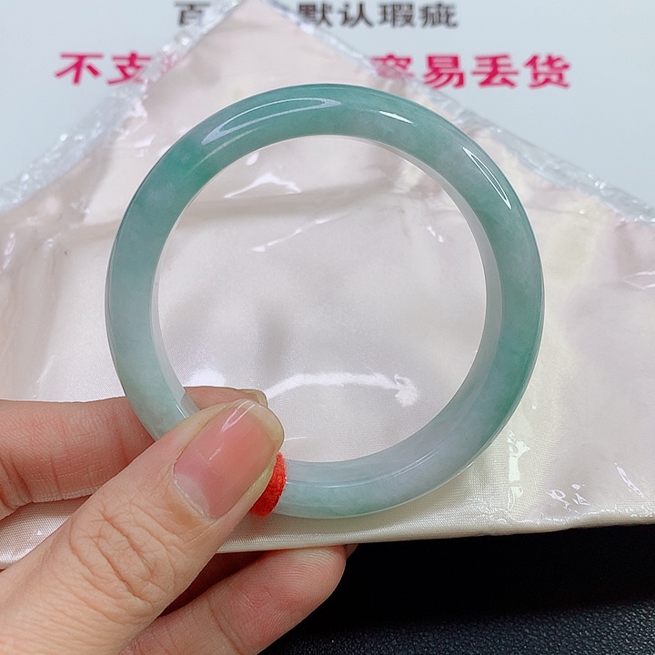 未镶嵌手镯翡翠林*