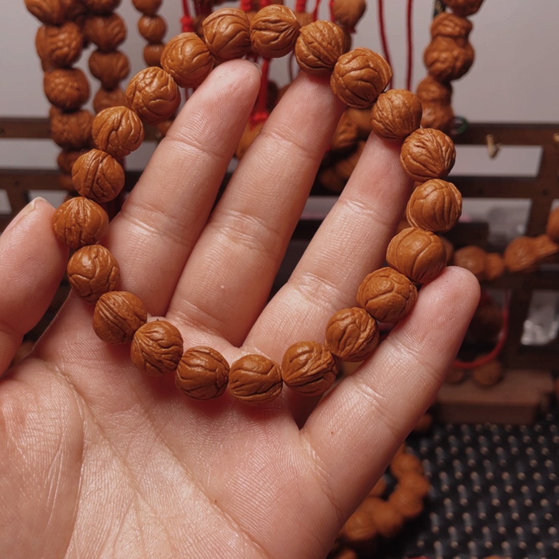 云***轻木质类龙纹桃枭手串