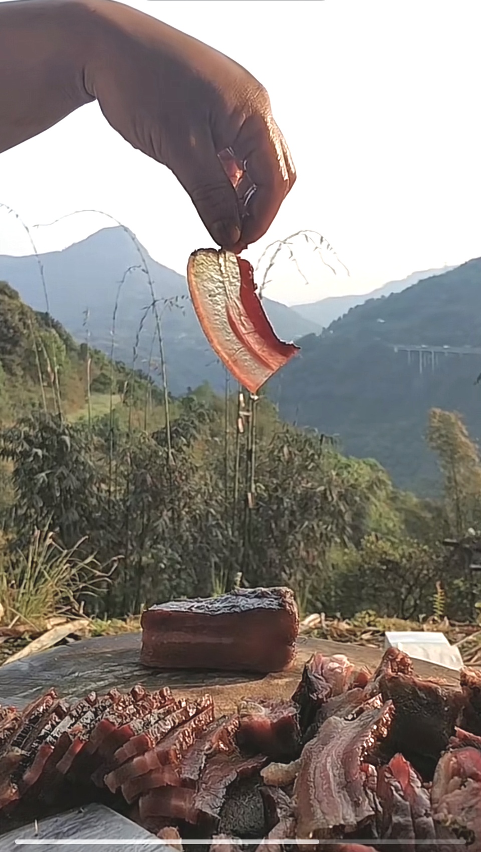 四川特产正宗农家柴火烟熏五花土猪腊肉