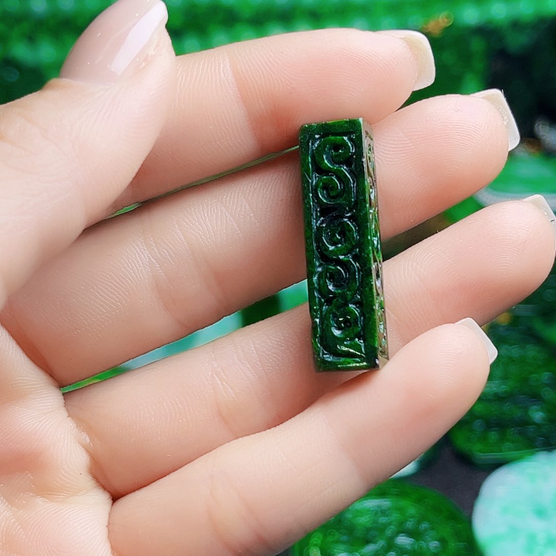 颈饰未镶嵌翡翠多样性