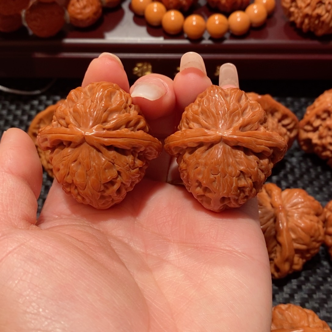 文玩核桃把件白狮子