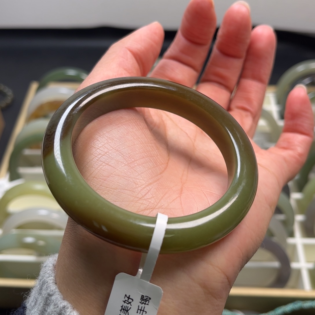 和田玉未镶嵌手镯55圈