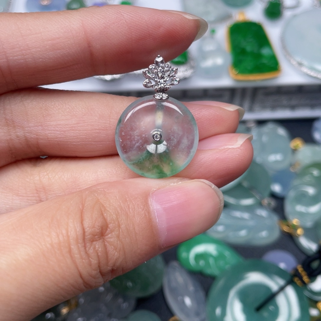 翡翠颈饰18K金镶嵌翡翠