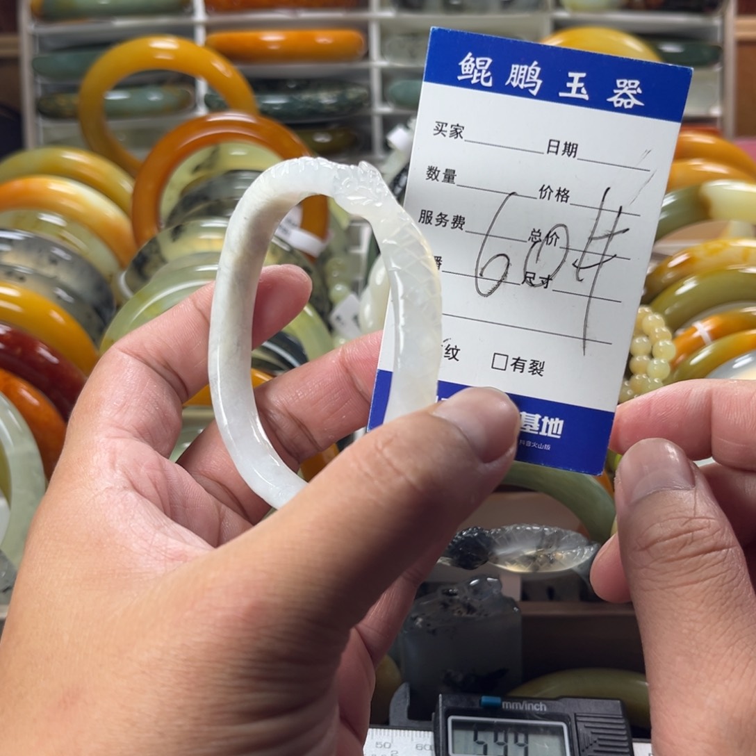 蛇纹石玉手镯未镶嵌