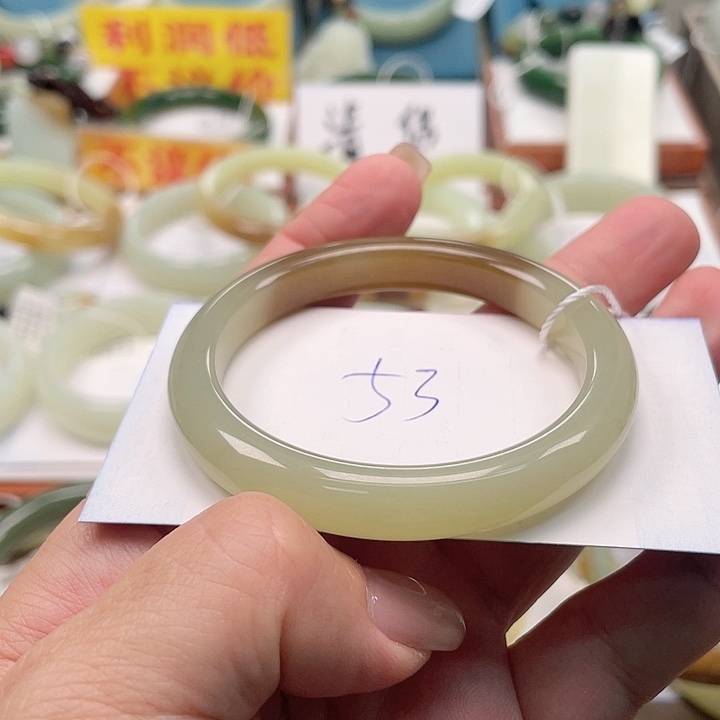 未镶嵌手镯和田玉半****?