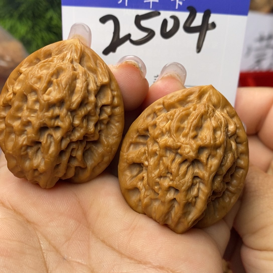 文玩核桃吊坠金公子。边39。 微修