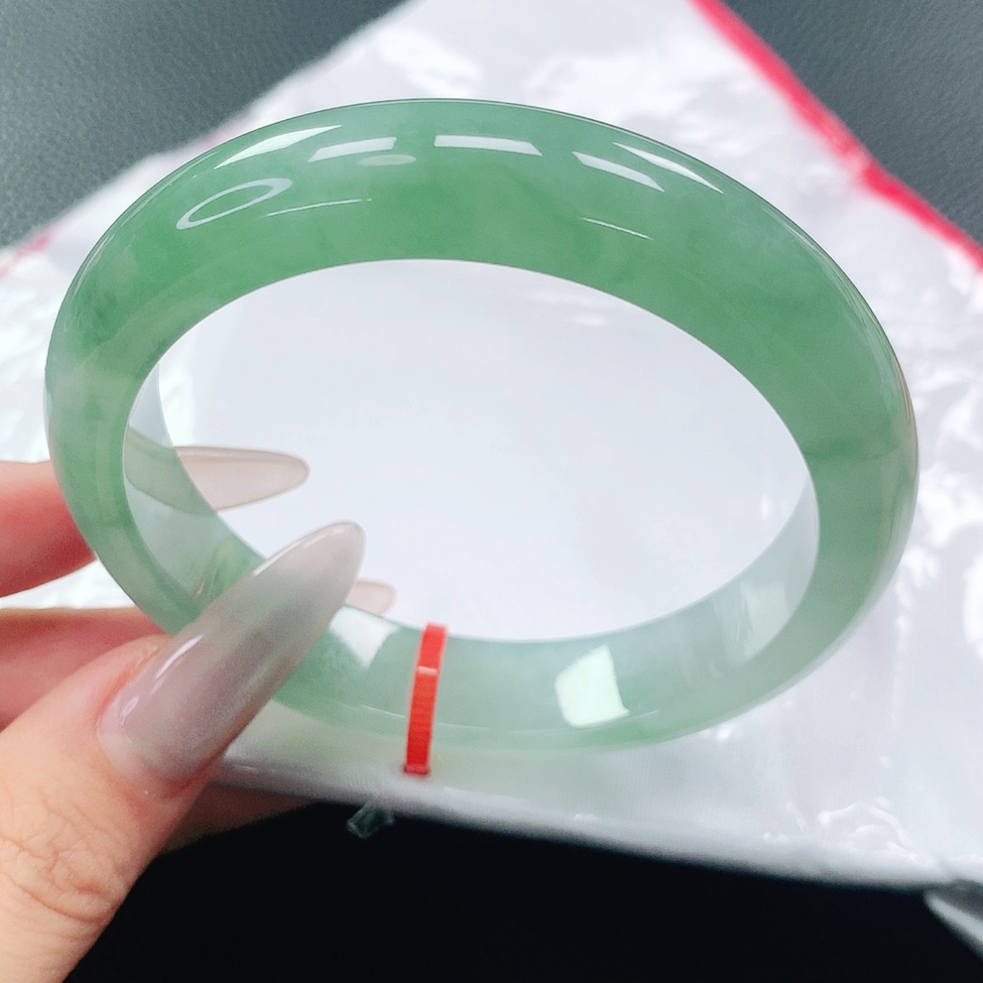翡翠手镯未镶嵌58圈