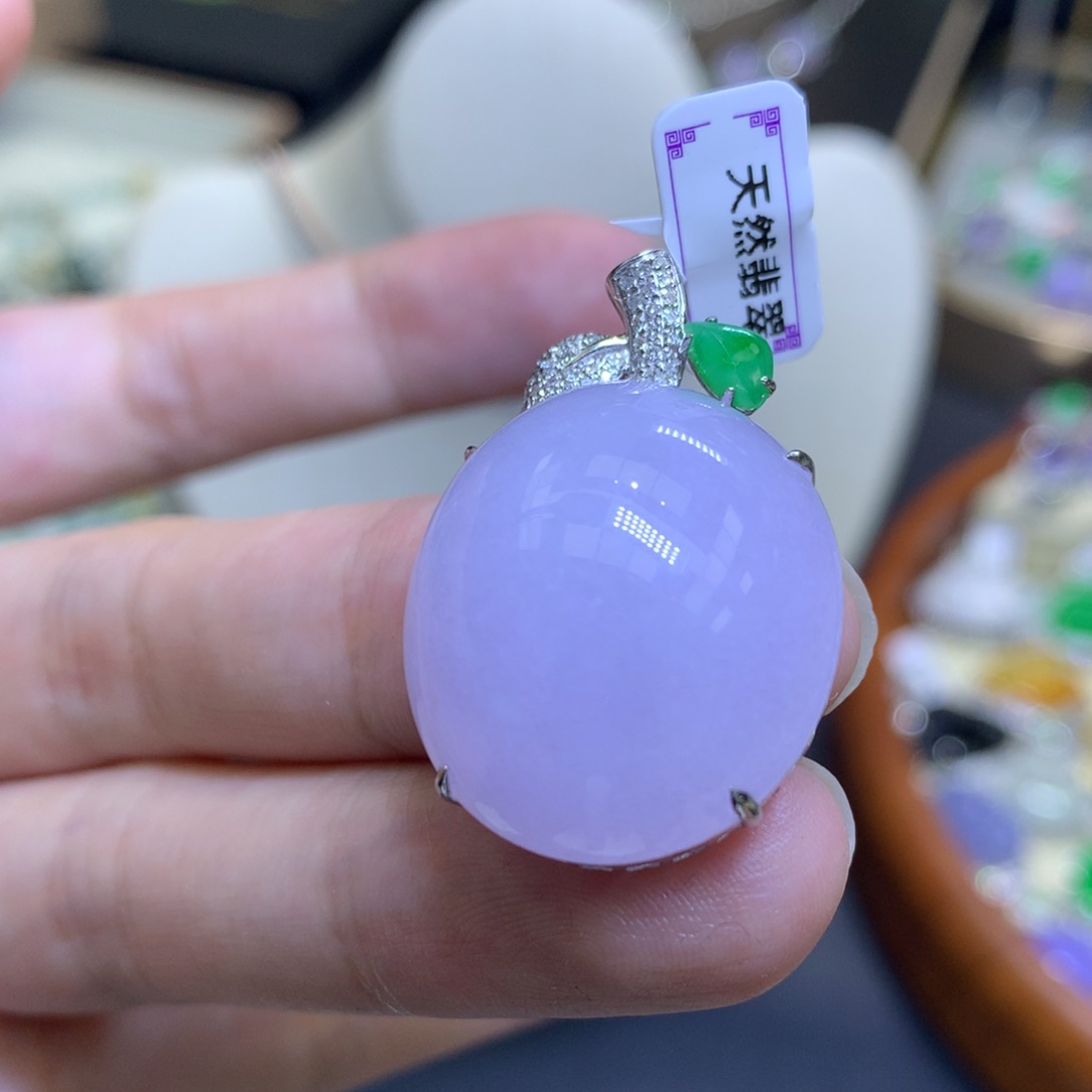 颈饰18K金镶嵌翡翠