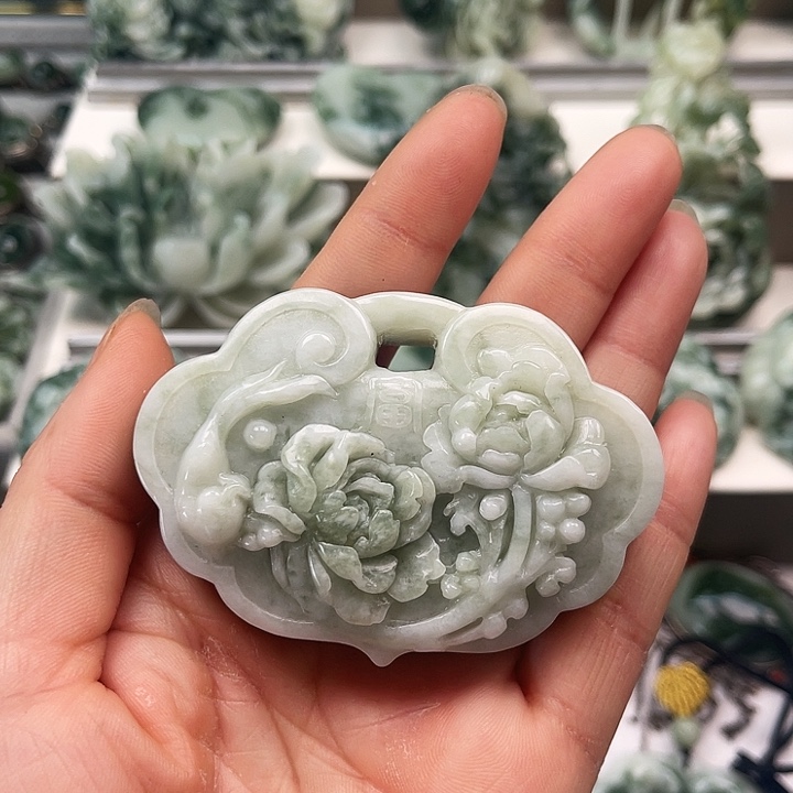 透闪石-蛇纹石玉颈饰未镶嵌