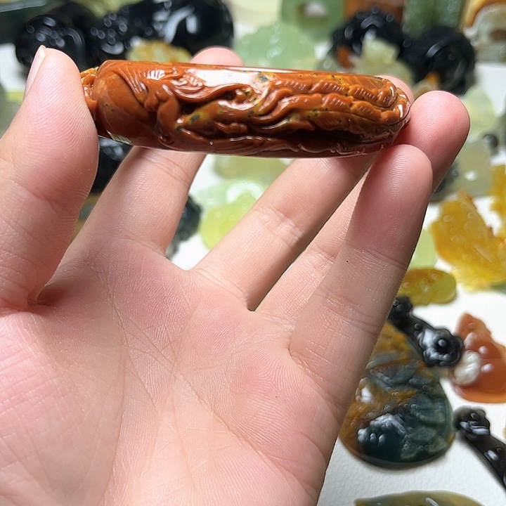 未镶嵌蛇纹石玉颈饰燃*燃