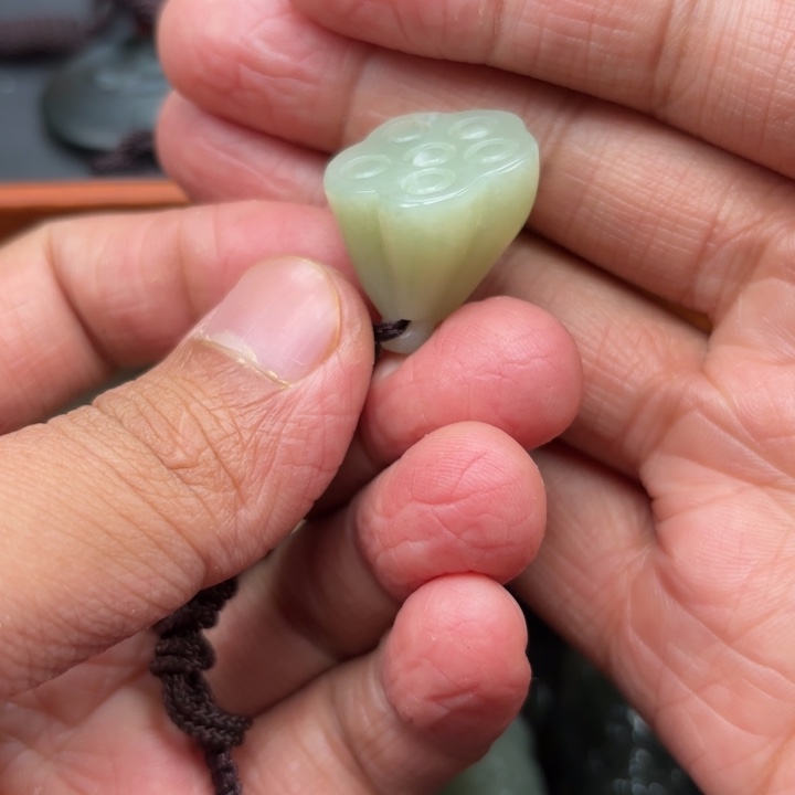 和田玉吊坠未镶嵌