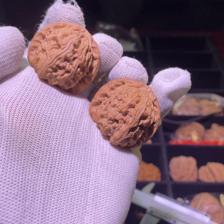 文玩核桃把件三角白 198