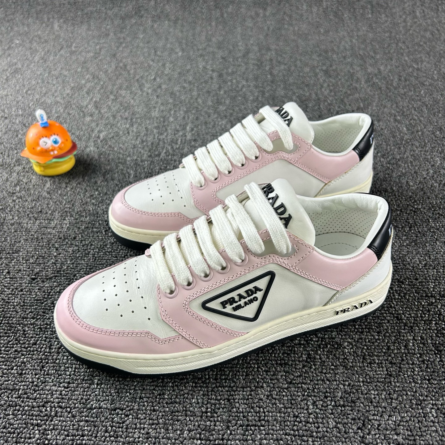 95新 Prada/普拉达 粉色板鞋35.5码 HB5147 