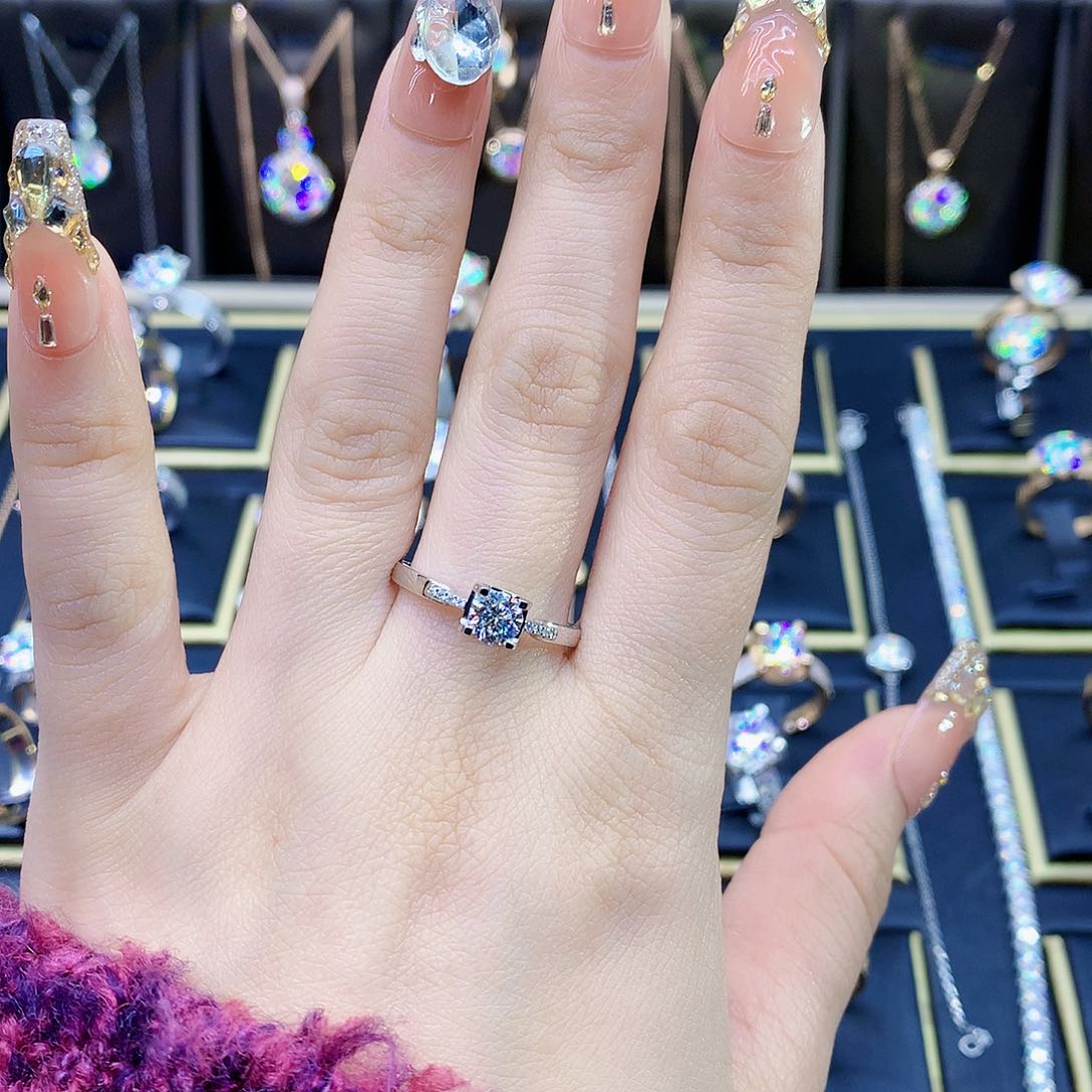 合成碳硅石（莫桑石）戒指/指环18K金镶嵌用****0