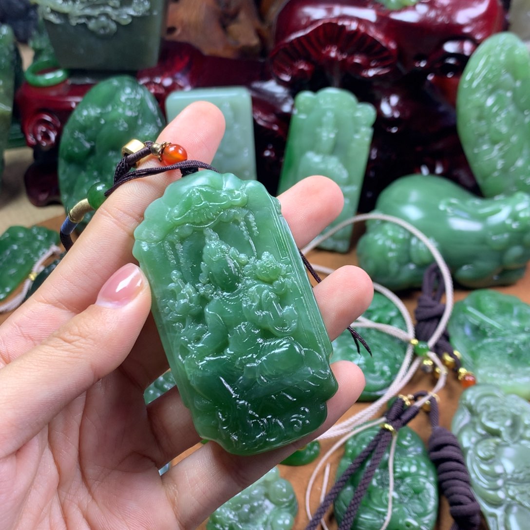 春***哥和田玉（碧玉）未镶嵌挂件