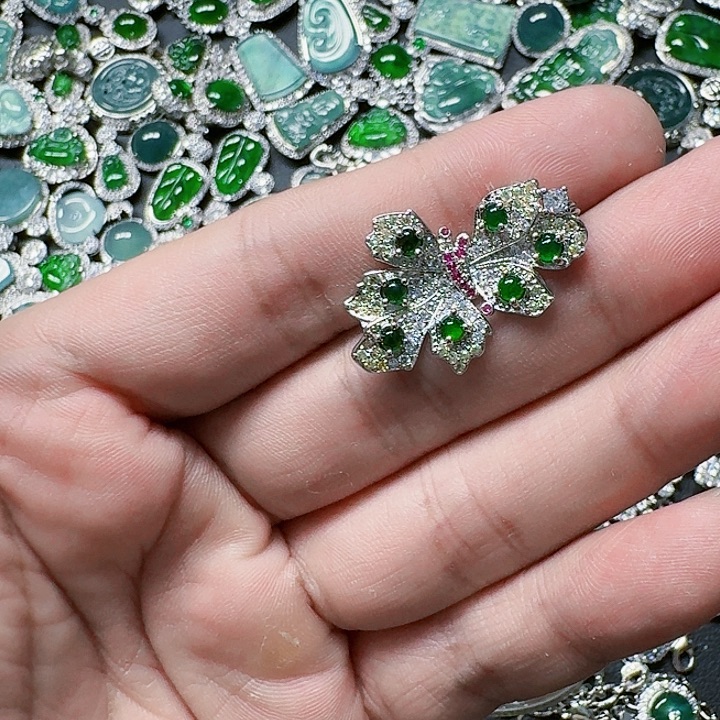 翡翠颈饰未镶嵌天然A货翡翠放漏