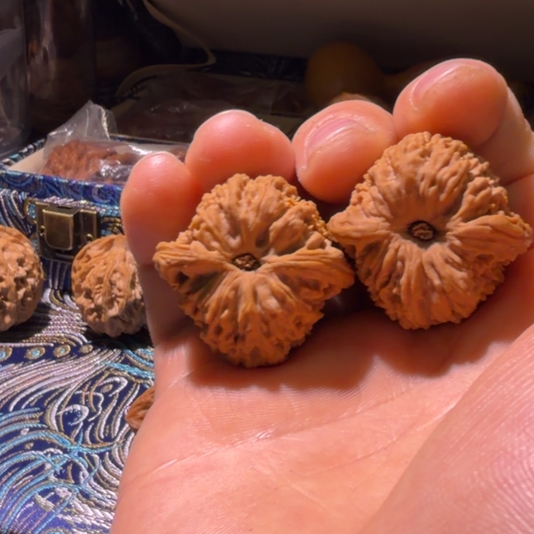 x****文玩核桃吊坠34全品南疆