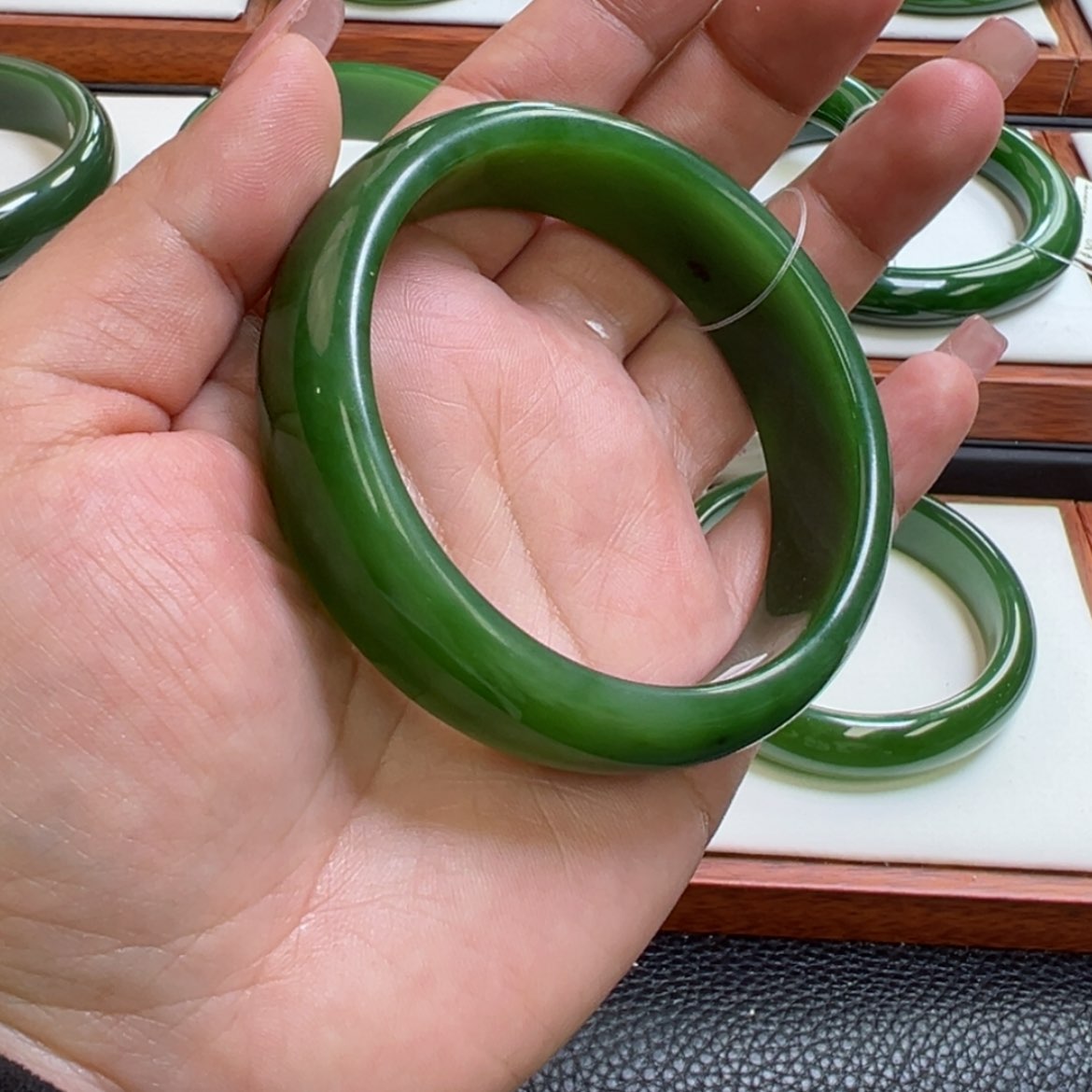 【闪购商品】和田玉手镯未镶嵌暖**屋