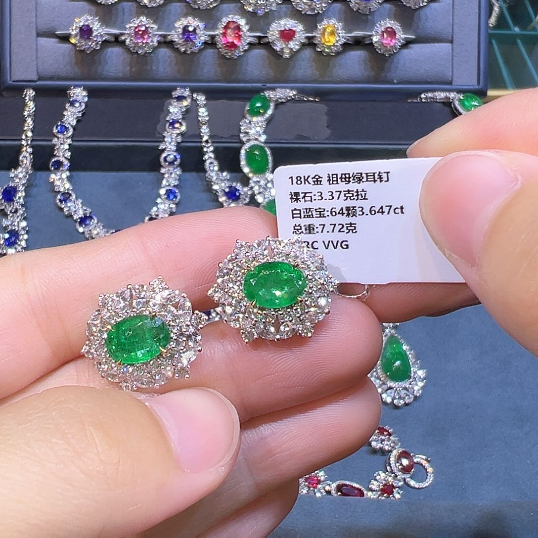 耳钉18K金镶嵌祖母绿