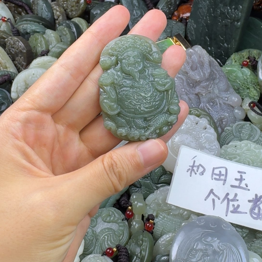 和田玉未镶嵌颈饰