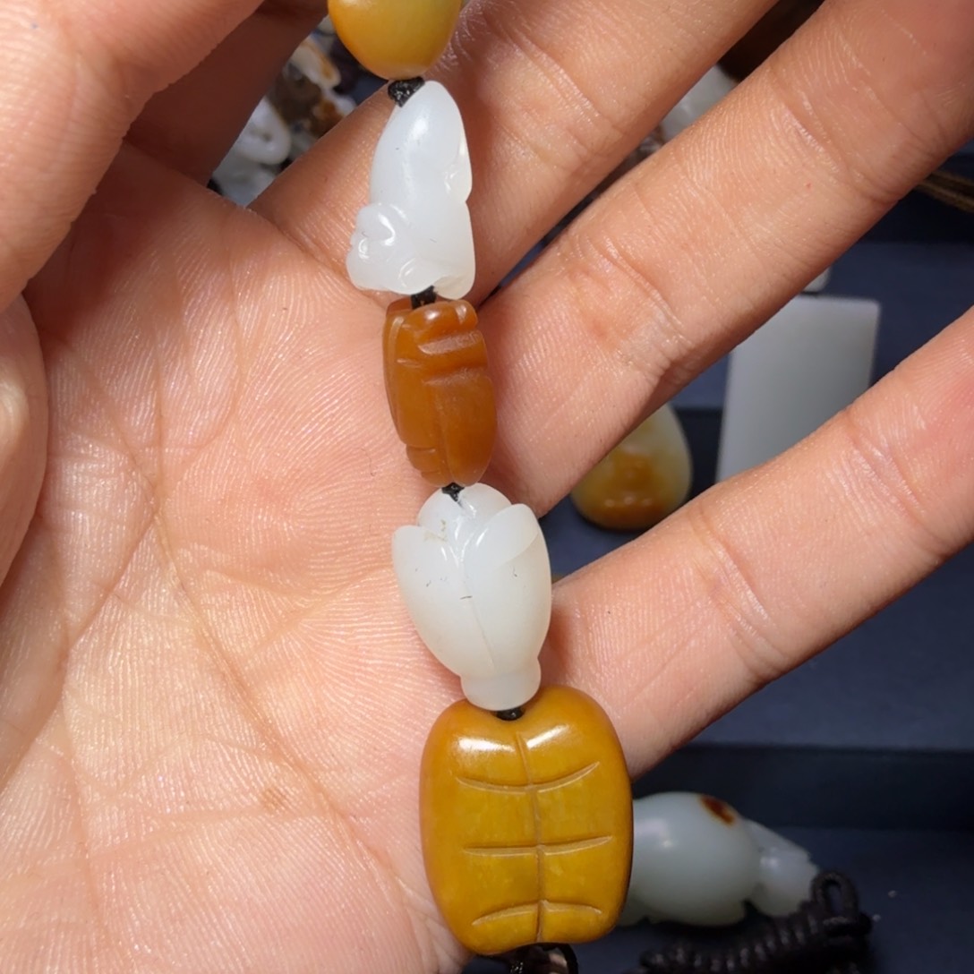 和田玉颈饰未镶嵌