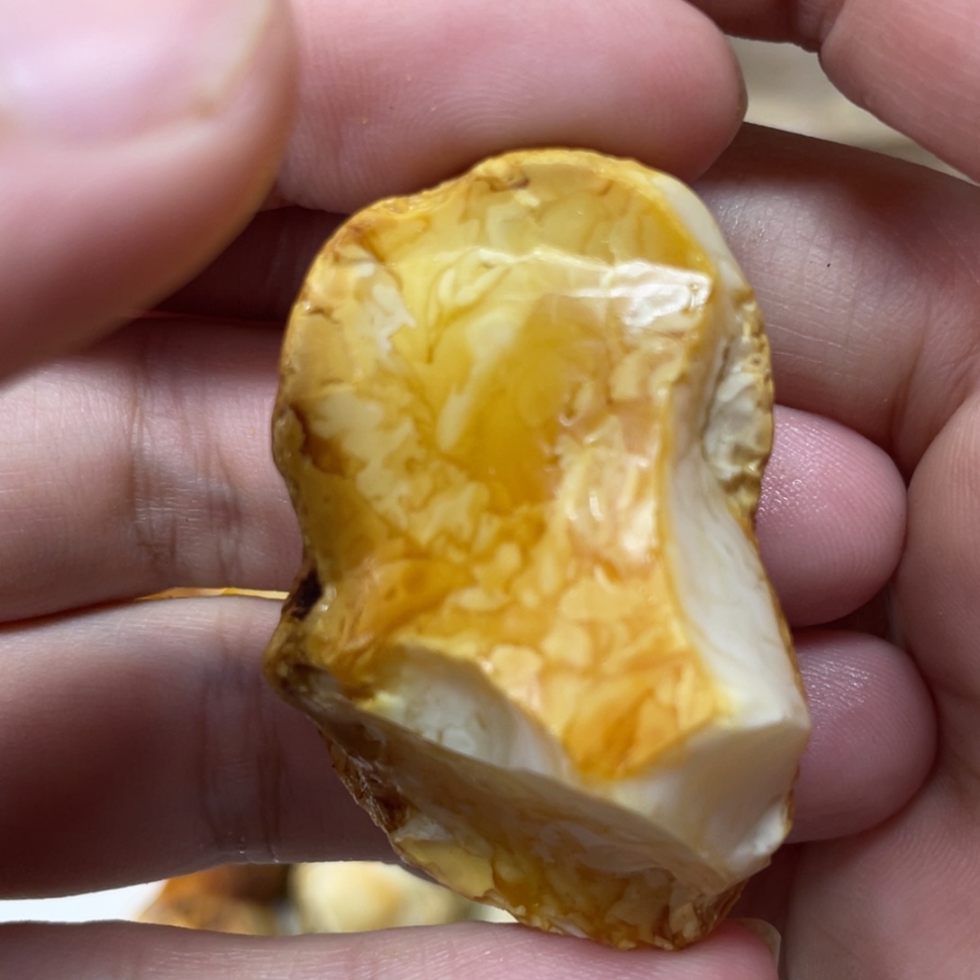 定制琥珀未镶嵌原矿琥珀