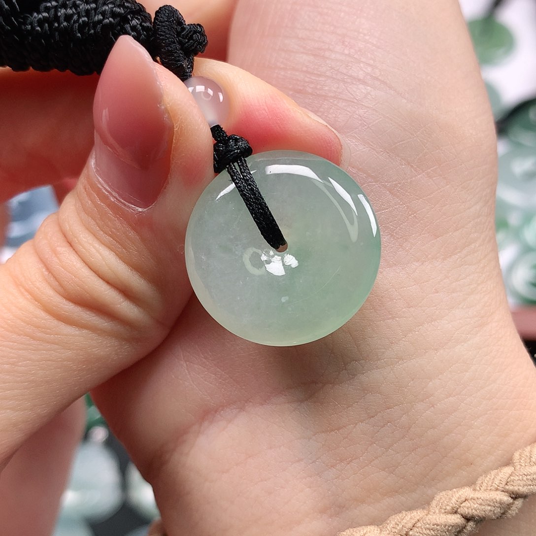 翡翠颈饰未镶嵌平安