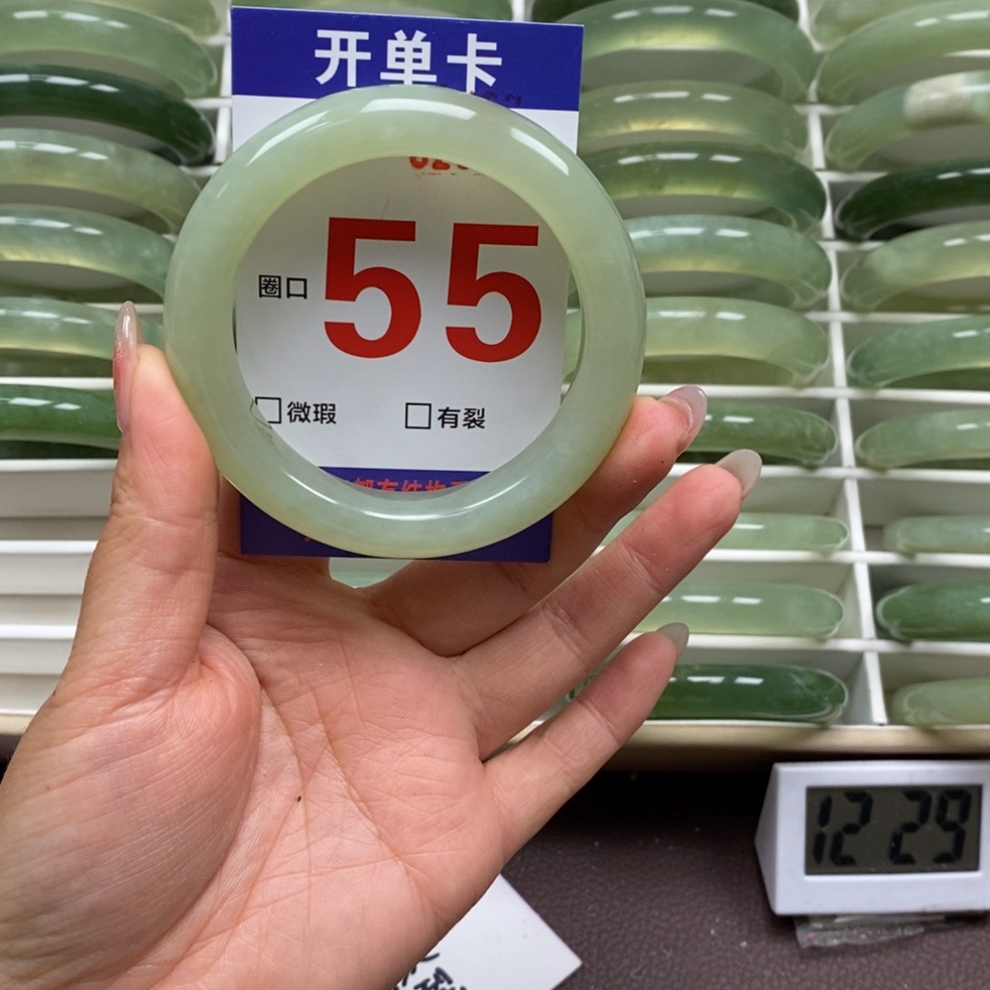 岫玉手镯未镶嵌我