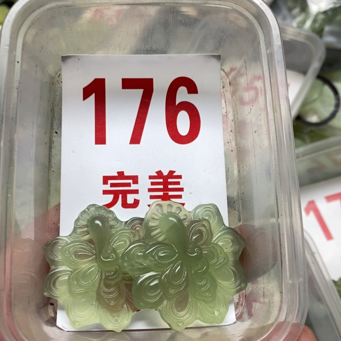 蛇纹石玉吊坠足银镀金镶嵌