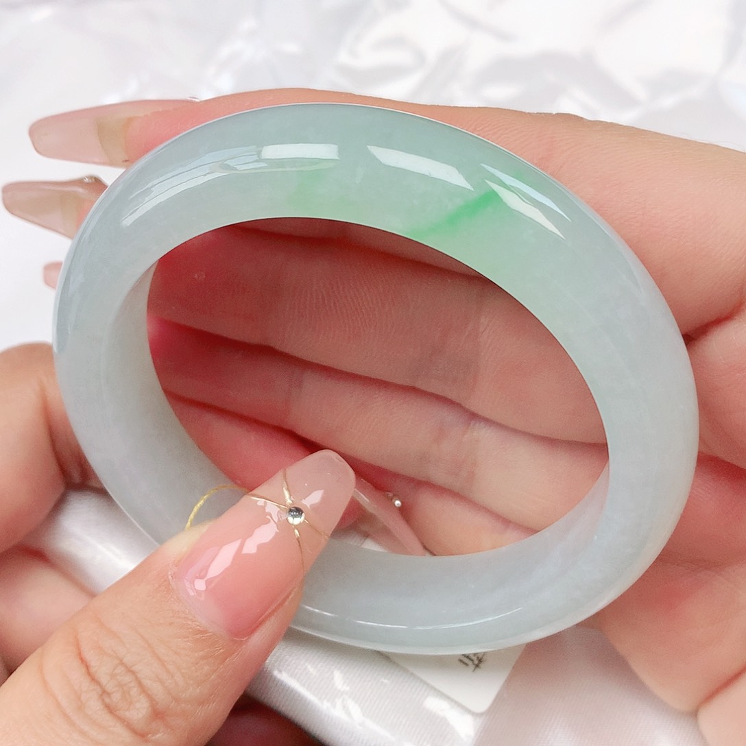 翡翠手镯未镶嵌抖音592