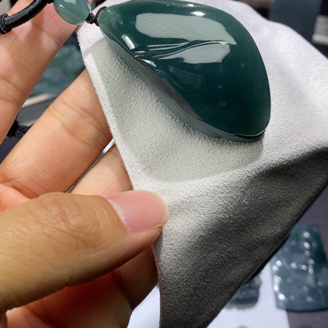 定制翡翠未镶嵌随形胶块