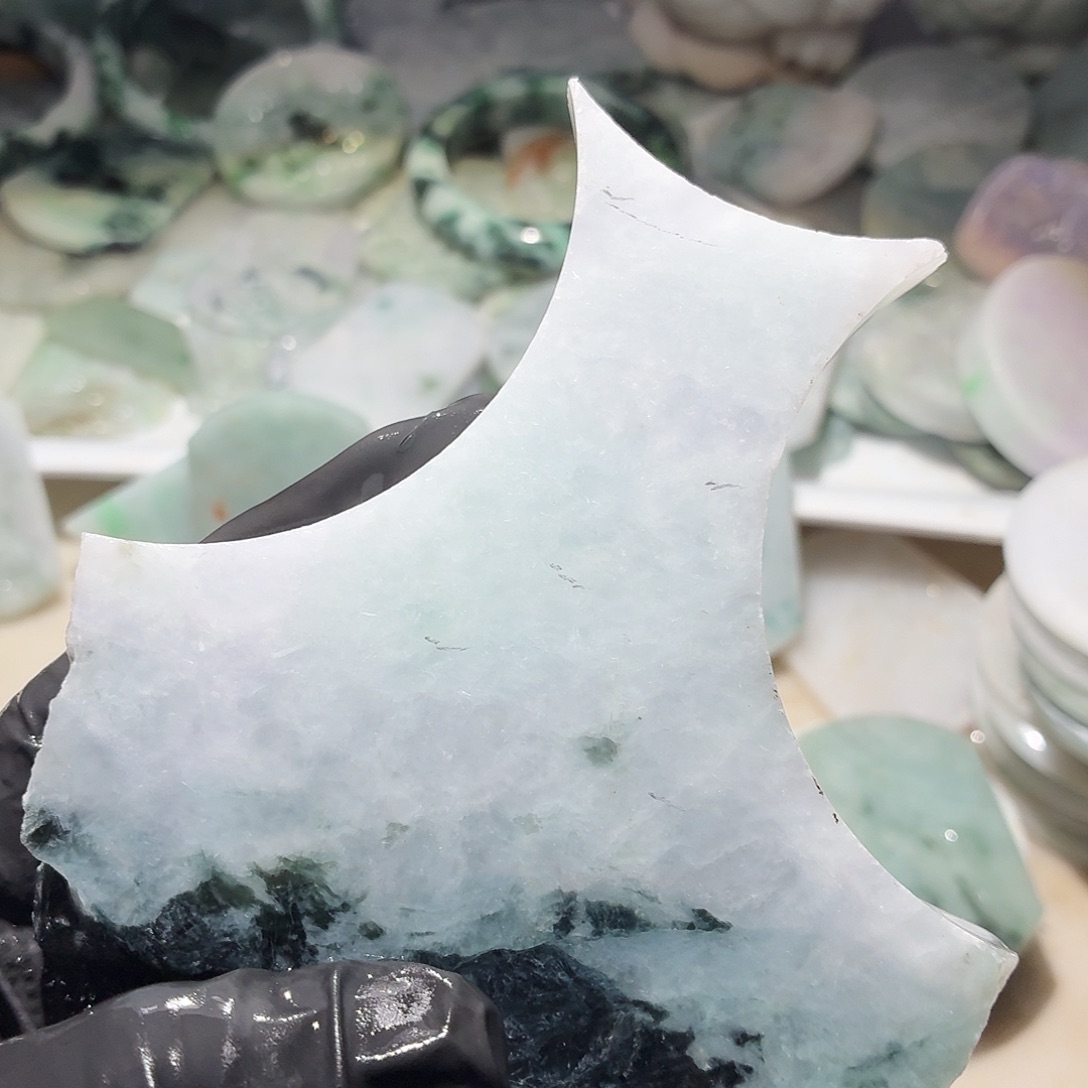 翡翠未镶嵌颈饰边角料