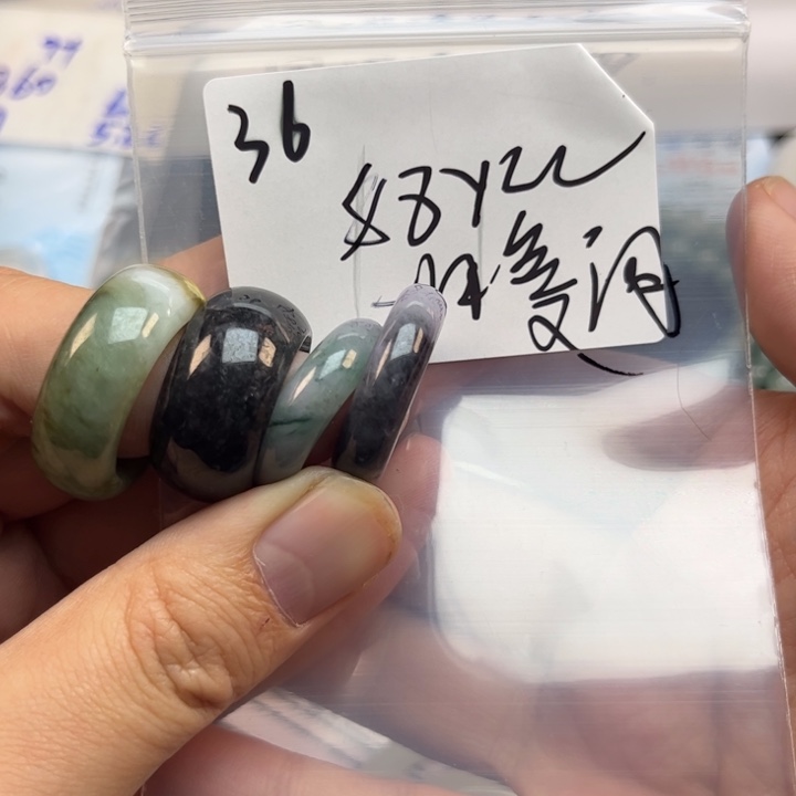 翡翠戒指未镶嵌一*间