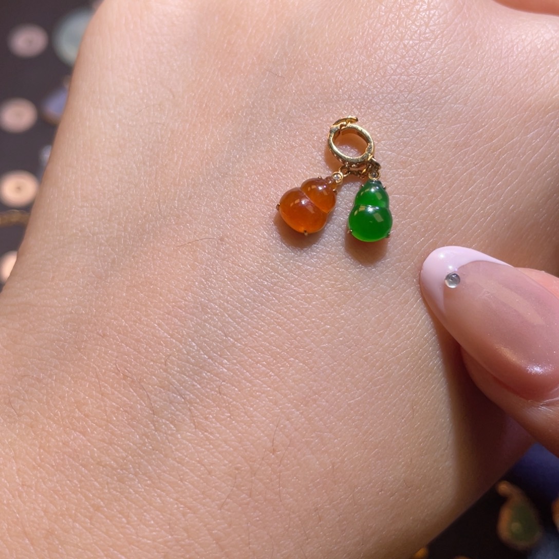 如***意翡翠18K金镶嵌颈饰