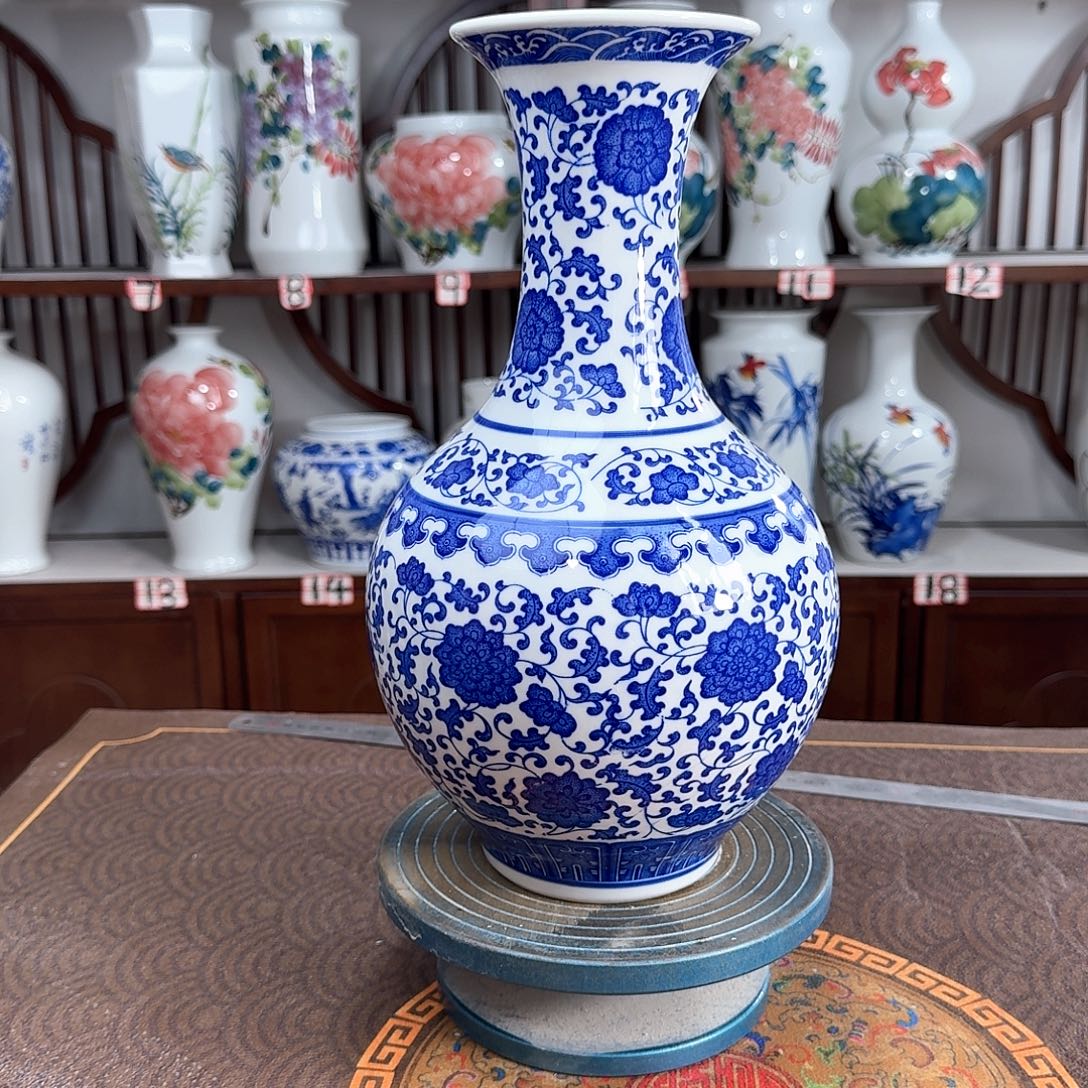 摆件景德镇陶瓷缠枝