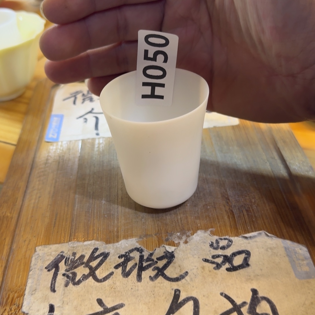 微瑕疵介意勿拍陶瓷器皿B334