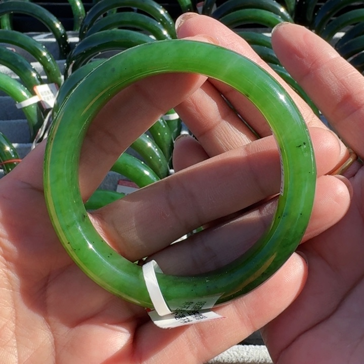 咩***阳和田玉（碧玉）未镶嵌手镯
