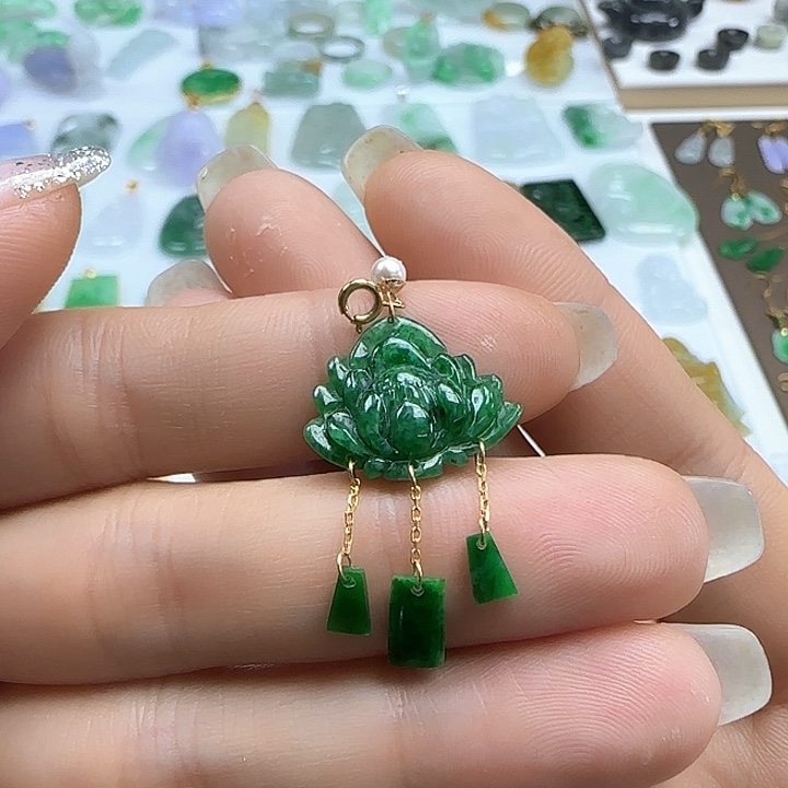 翡翠颈饰未镶嵌荷花一套