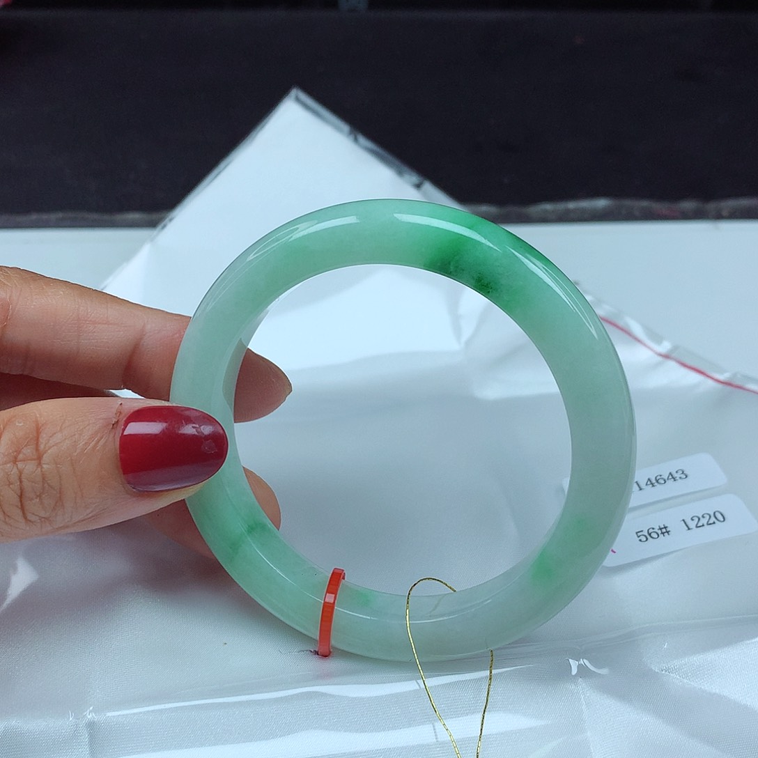 翡翠手镯未镶嵌56圈4643