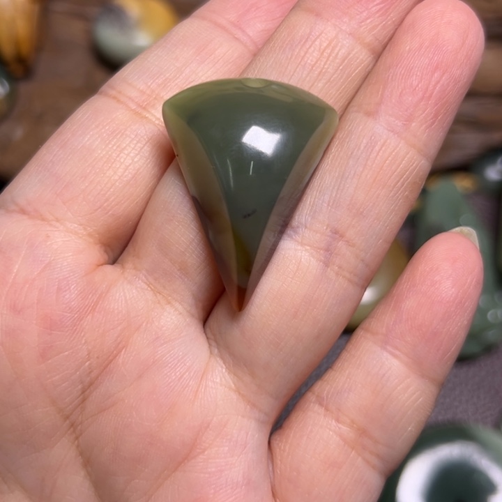 岫岩河磨玉（透闪石质玉）未镶嵌颈饰