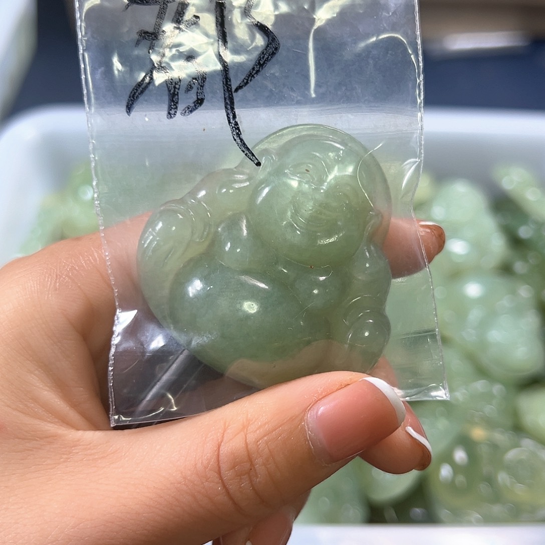 都***好蛇纹石玉未镶嵌颈饰