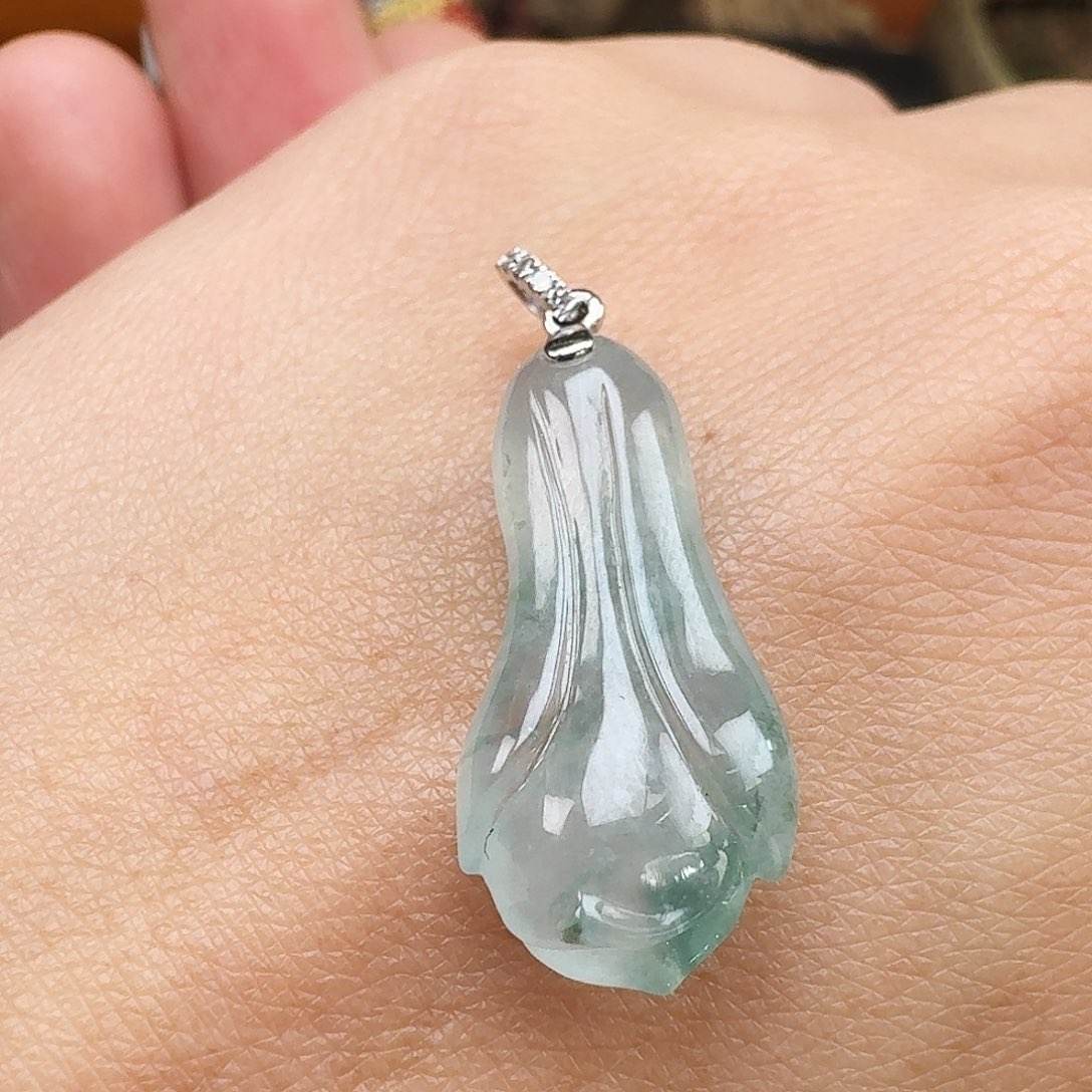 翡翠颈饰18K金镶嵌玉兰