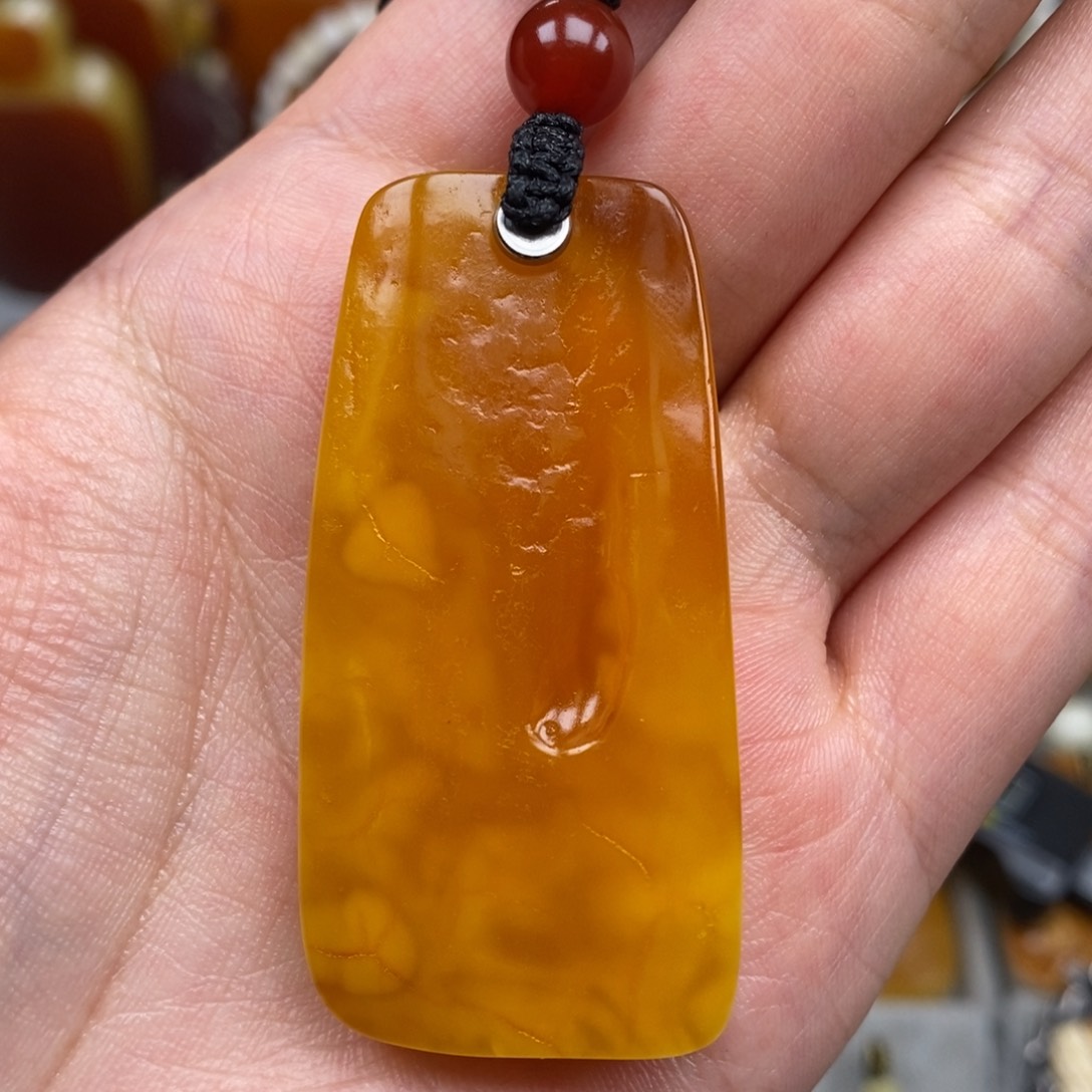 未镶嵌琥珀珠宝奇石