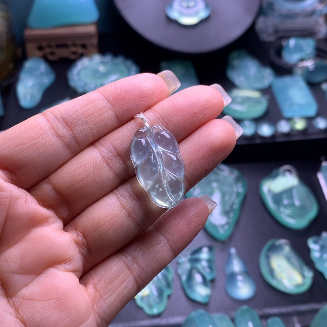 蛇纹石玉吊坠未镶嵌