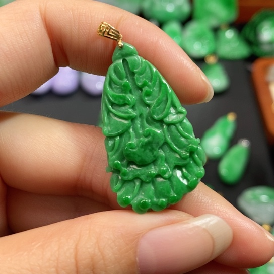 颈饰未镶嵌翡翠吊坠