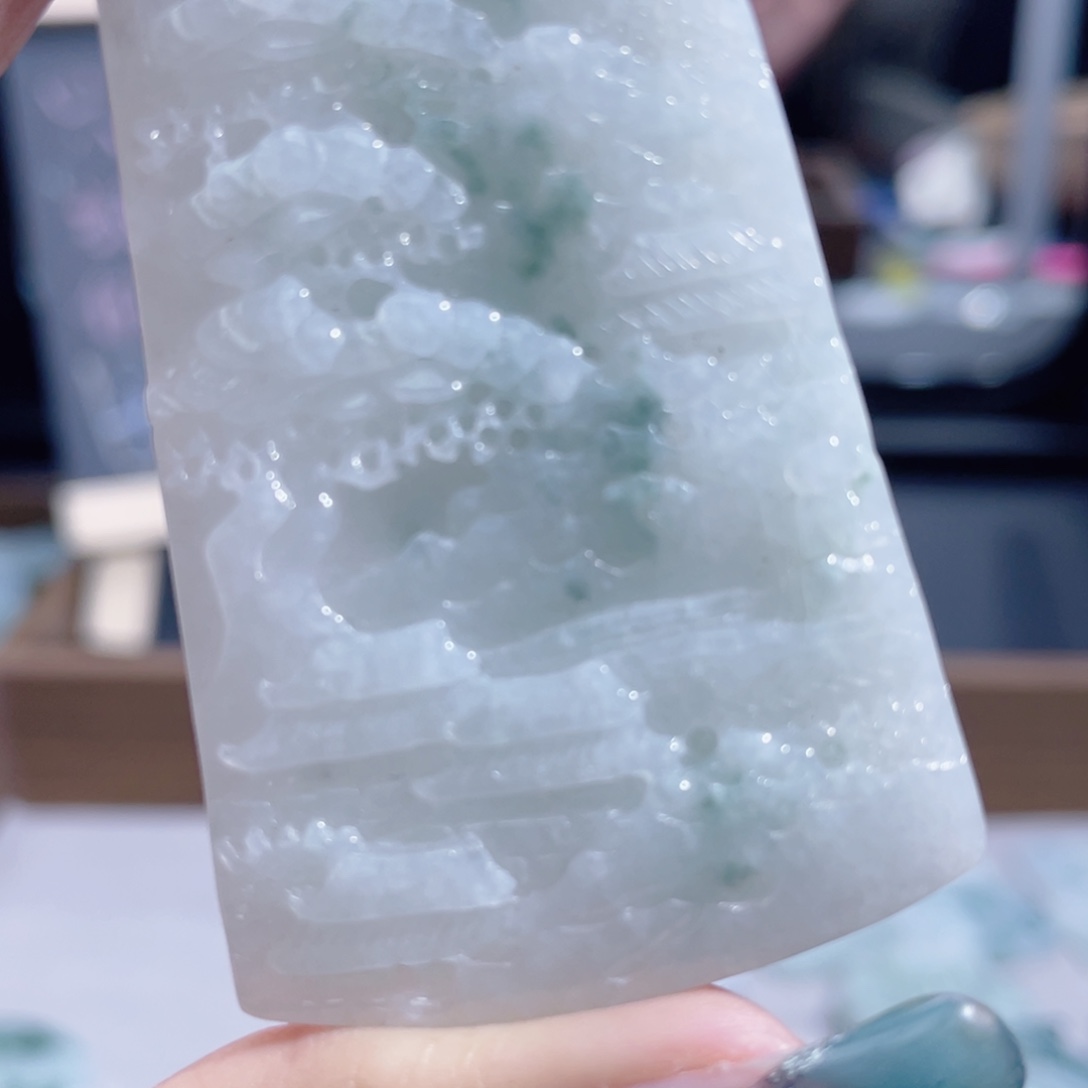 翡翠未镶嵌颈饰山水