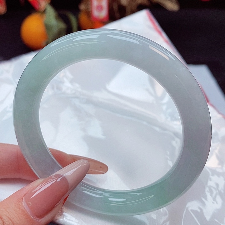 翡翠手镯未镶嵌55圈