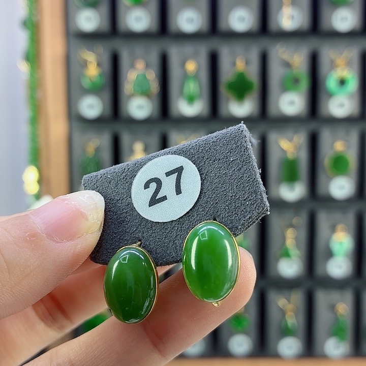 和田玉18K金镶嵌耳饰