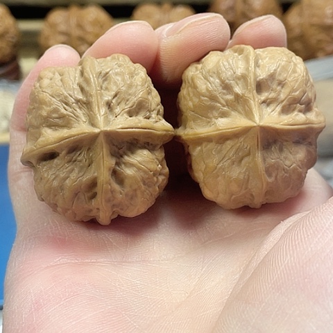 文玩核桃把件血麒麟带彩37+