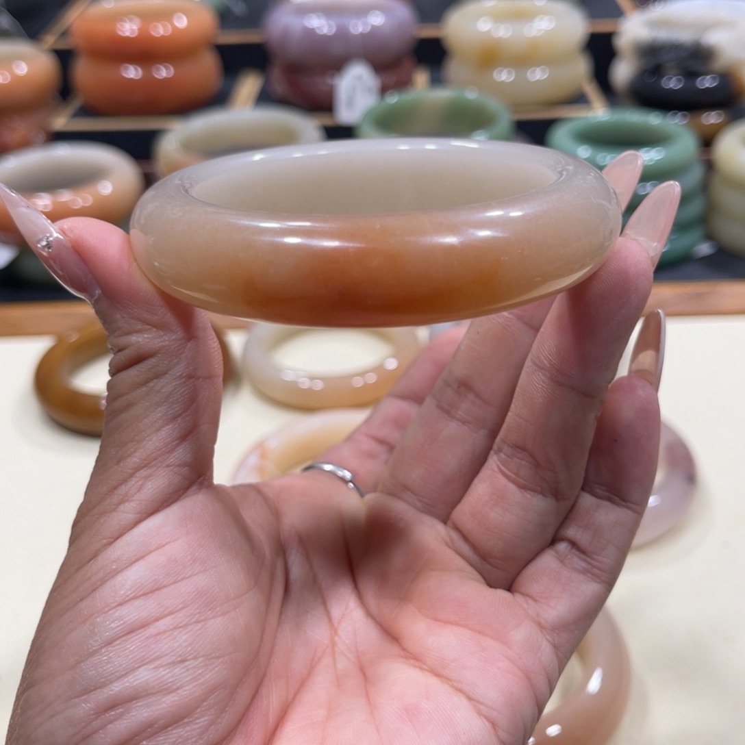 石英岩玉手镯未镶嵌